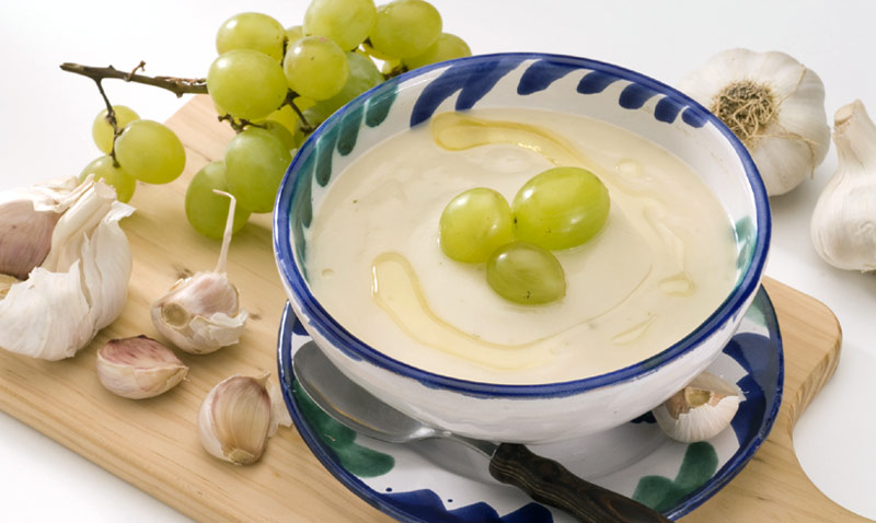 Cocina de verano: aprende a preparar un delicioso y refrescante ajoblanco