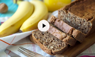 Vídeo receta: Pan de plátano, una alternativa sencillísima para la merienda más dulce