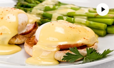 Vídeo-recetas: salsa holandesa, ingrediente clave para unos ‘huevos benedictine’… ¡de diez!