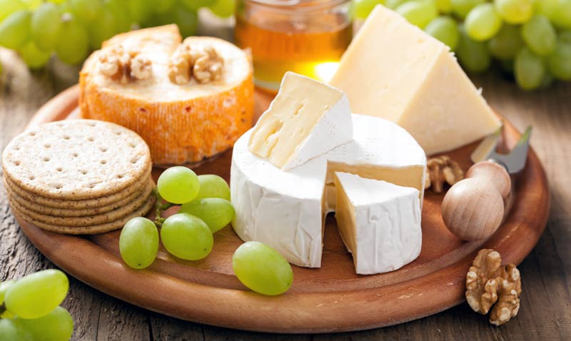 ¿Cómo debe ser una buena tabla de quesos? Con estos ‘tips’ de experto no te equivocarás