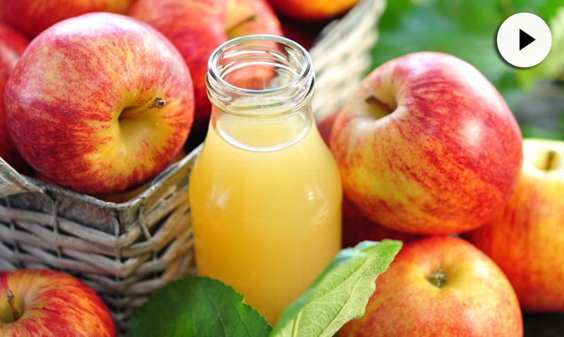 Vídeo-receta: zumo de manzana, miel y… un toque especial