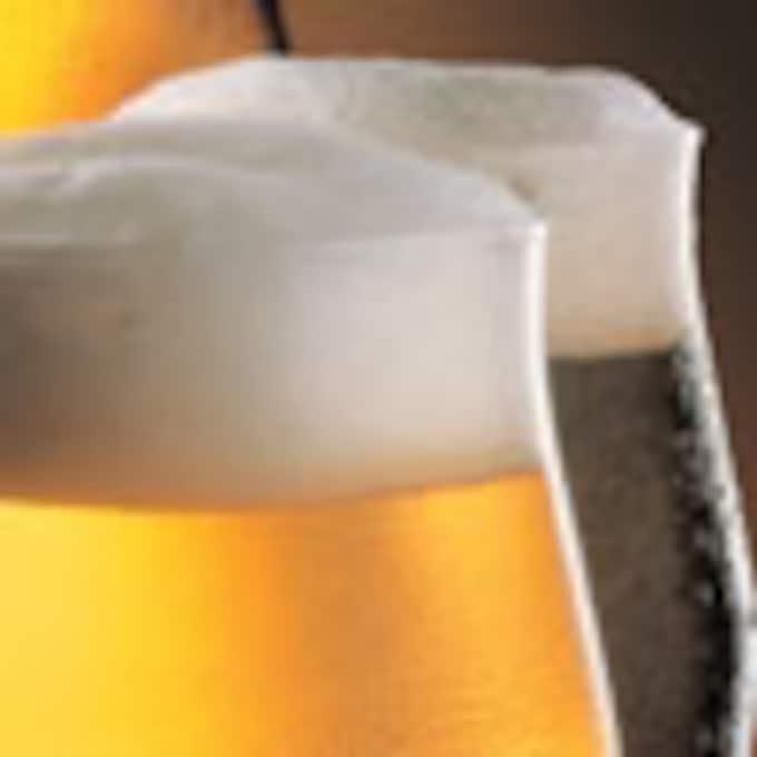 El consumo moderado de cerveza y vino, ¿bueno para los huesos?