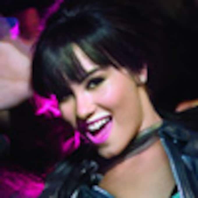 Demi Lovato, una nueva 'celebrity' que se suma a ‘la liga del bigote blanco’