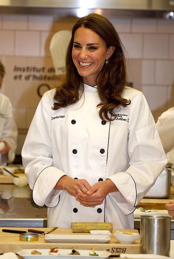 La Duquesa de Cambridge da clases de cocina con la televisiva chef británica Rachel Khoo
