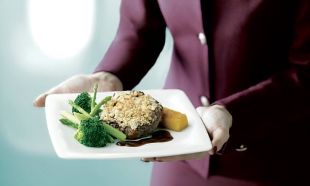 Gastronomía de altos vuelos: ¿Comer en un avión y, además, hacerlo bien? ¡Una 'sabrosa' realidad!