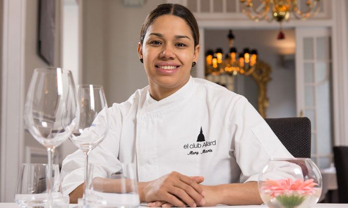 María Marte, chef de 'El Club Allard': '¿Post vanguardia culinaria? ¡Lo que hay que hacer es cocinar rico y dejarnos de tanta tontería!' María Marte, chef de 'El Club Allard': '¿Post vanguardia culinaria? ¡Lo que hay que hacer es cocinar rico y dejarnos de tanta tontería!'
