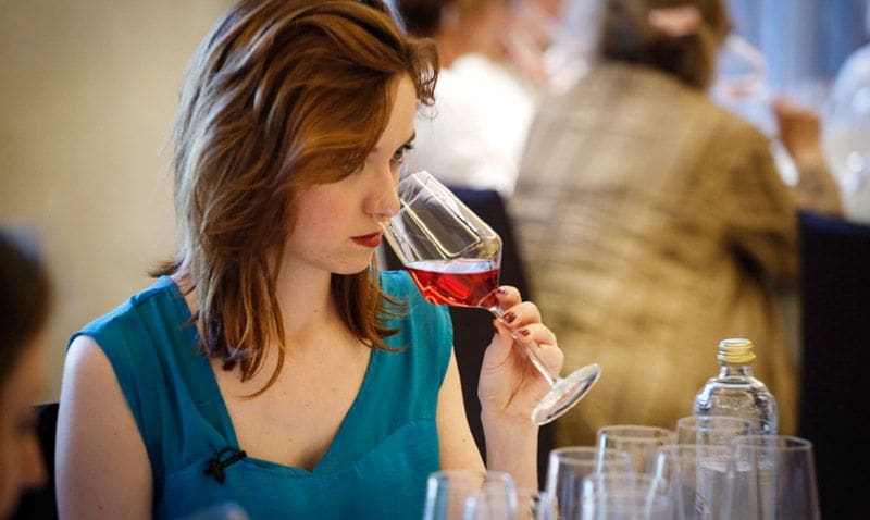 Vino y mujer: rompiendo mitos Vino y mujer: rompiendo mitos