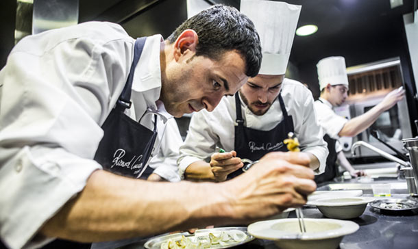 ¿El secreto para una paella 'diez'? El prestigioso chef valenciano Ricard Camarena nos cuenta el suyo