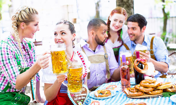 Salchichas, codillo, 'bretzels'... ¡y ríos de cerveza!: ¿Celebramos 'Oktoberfest'?