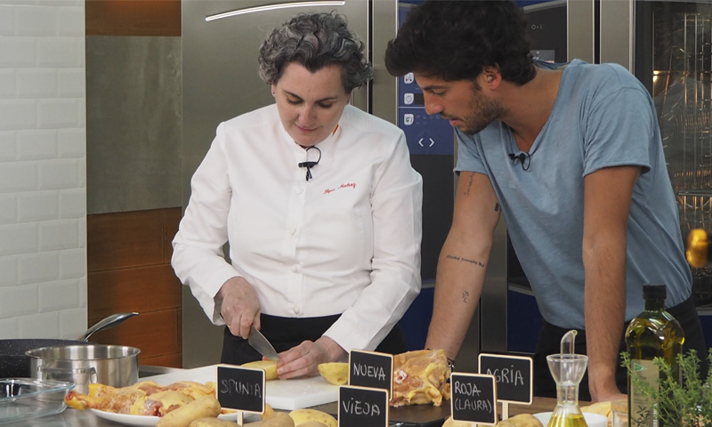 Pepa Muñoz y Jorge Brazález nos enseñan a preparar un pollo de corral al estilo campero