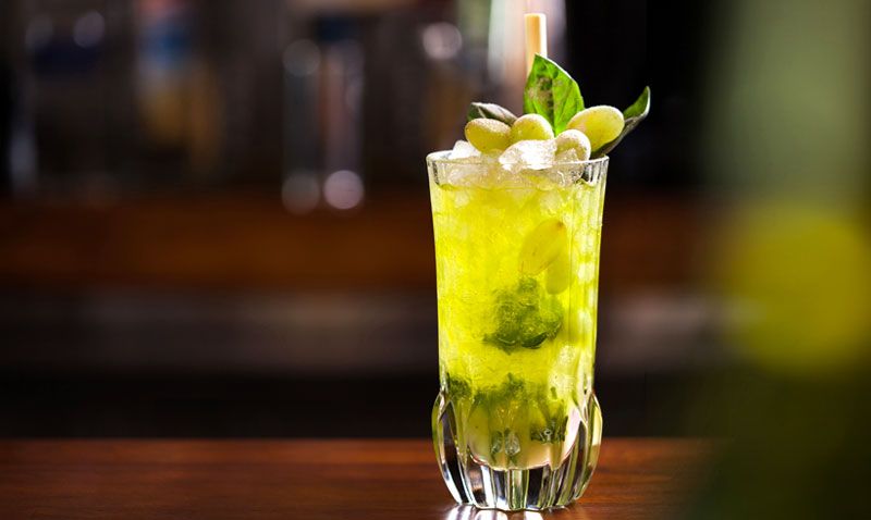 Los mejores ‘bartenders’ lo tienen claro: así son los cócteles que beberás este verano