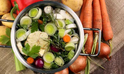 La receta de José Andrés para un caldo de verduras perfecto