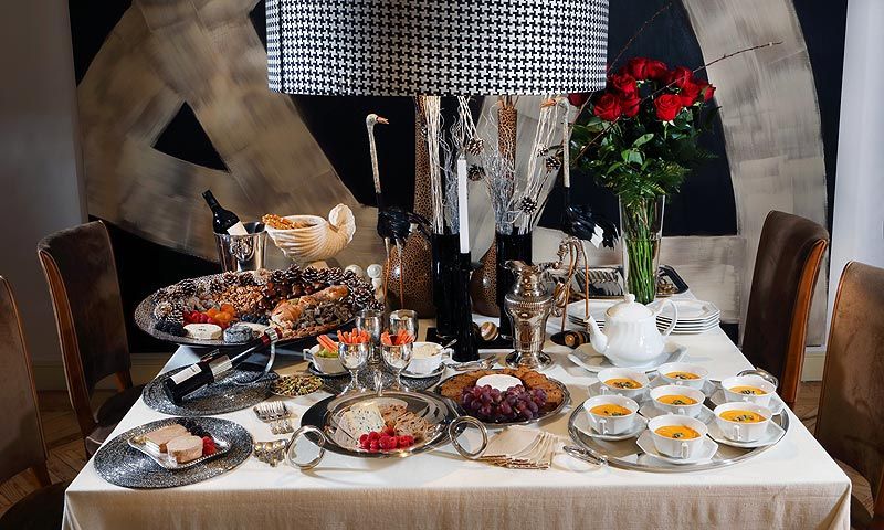 'El arte de decorar la mesa' por Fiona Ferrer: la plata cómo protagonista esta Navidad