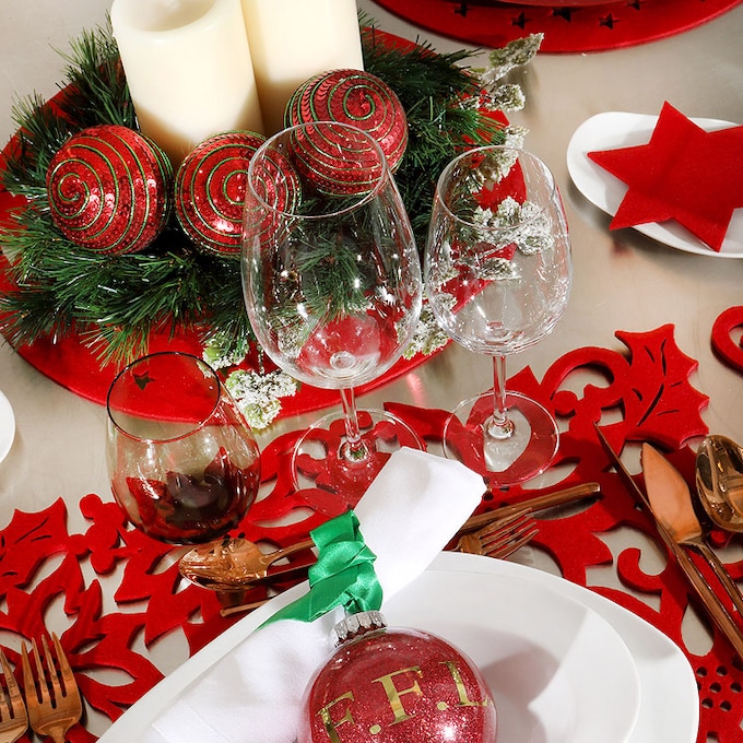 'El arte de decorar la mesa' por Fiona Ferrer: blanco, rojo y verde, los protagonistas de la Navidad 