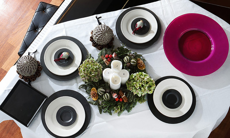 'El arte de decorar la mesa' por Fiona Ferrer: una comida solidaria sobre el piano