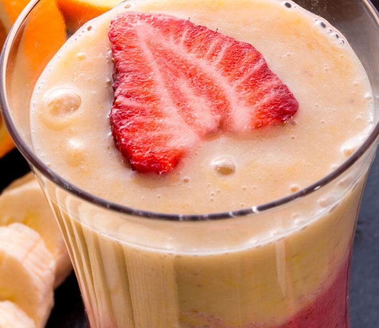 Smoothie de plátano, naranja y fresón