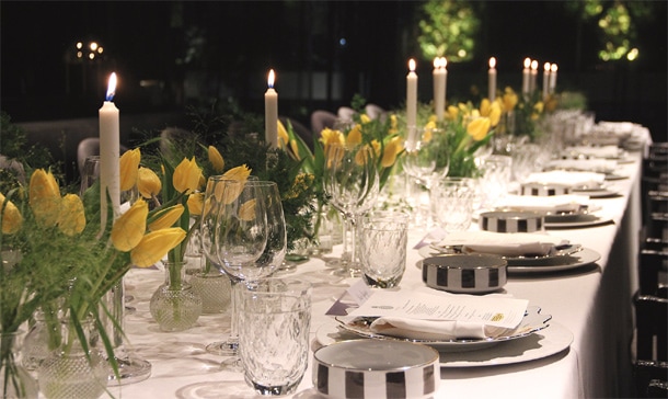 'El arte de decorar la mesa', por Fiona Ferrer: blanco, oro y flores, el 'mix' que nunca falla