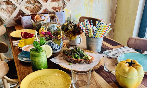 'El arte de decorar la mesa' por Fiona Ferrer: colorterapia para un desayuno energético