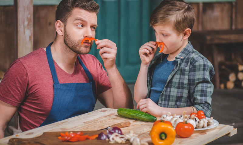 Si te ha tocado un padre 'foodie', acierta con uno de estos regalos