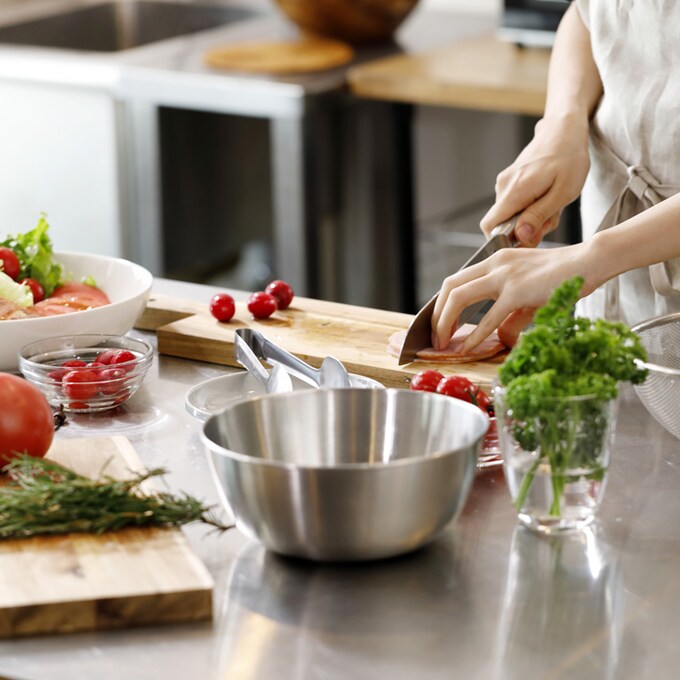 ¿Solo en casa? Cocinar para uno será más fácil (y sano) con estos consejos y recetas