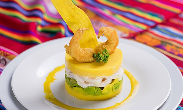 Recorremos la cocina peruana a través de 5 platos, 1 postre y 1 cóctel Recorremos la cocina peruana a través de 5 platos, 1 postre y 1 cóctel