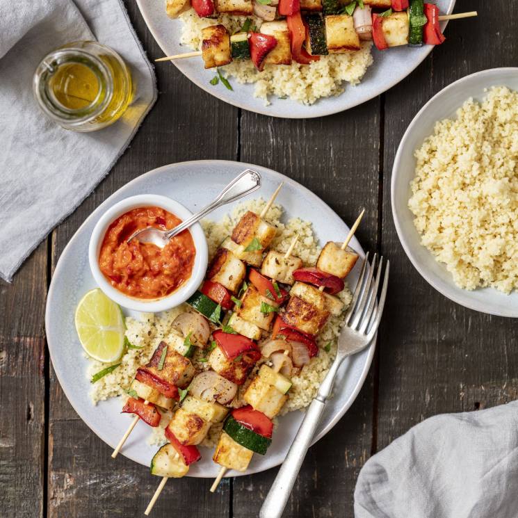 brochetas-verduras-halloumi