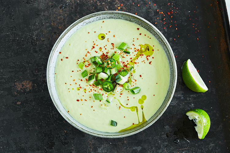 sopa-de-aguacate-pepino-y-yogur