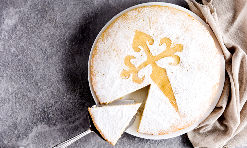 Si te gustan los postres con almendra… ¡morirás por esta Tarta de Santiago!