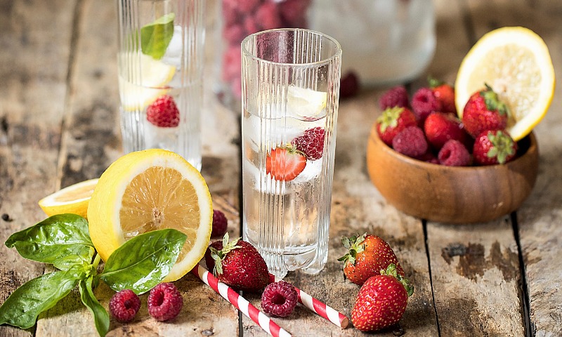 Agua con frutas: así es la limonada 'healthy' del verano