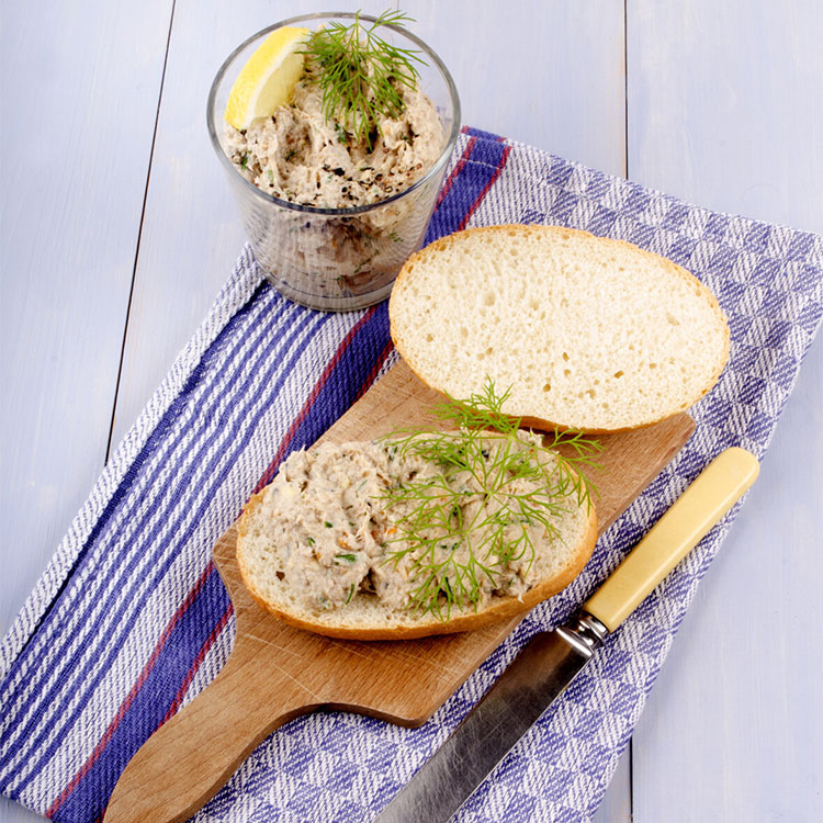 Paté de caballa a la pimienta con eneldo