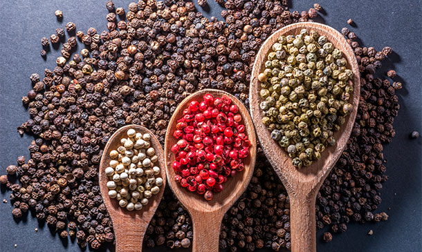 Aromatiza tus platos con distintas variedades de pimienta