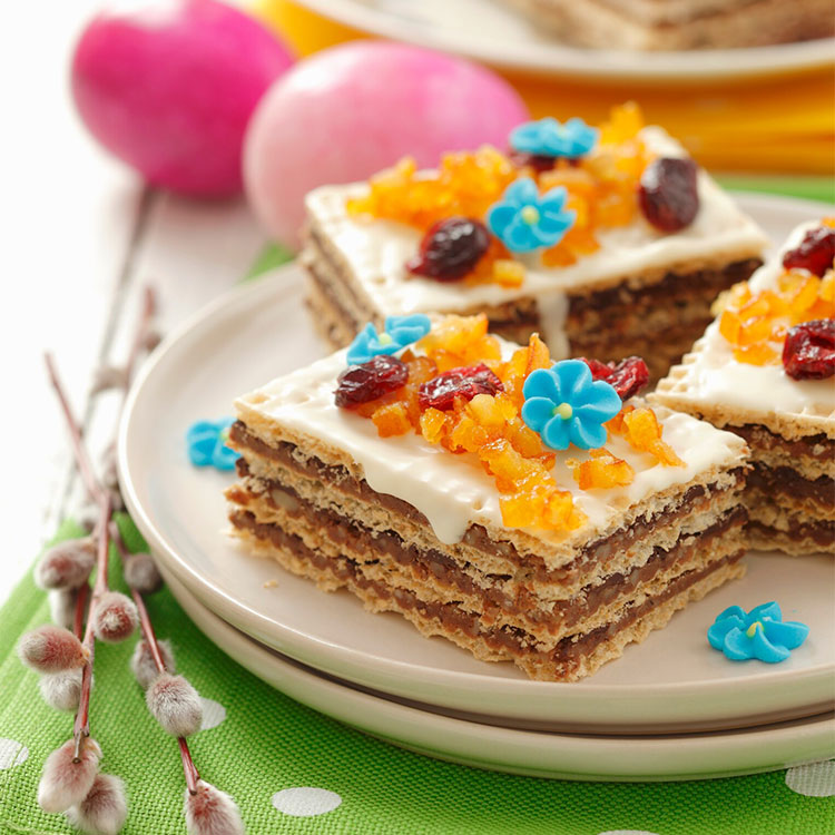 Tarta de barquillos con chocolate blanco y capas de crema de cacao con avellana