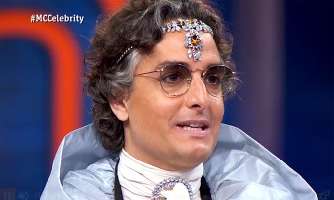 'Vas a parecer el conde Drácula': Pepe Rodríguez se prueba uno de los 'looks' de Josie y los concursantes opinan