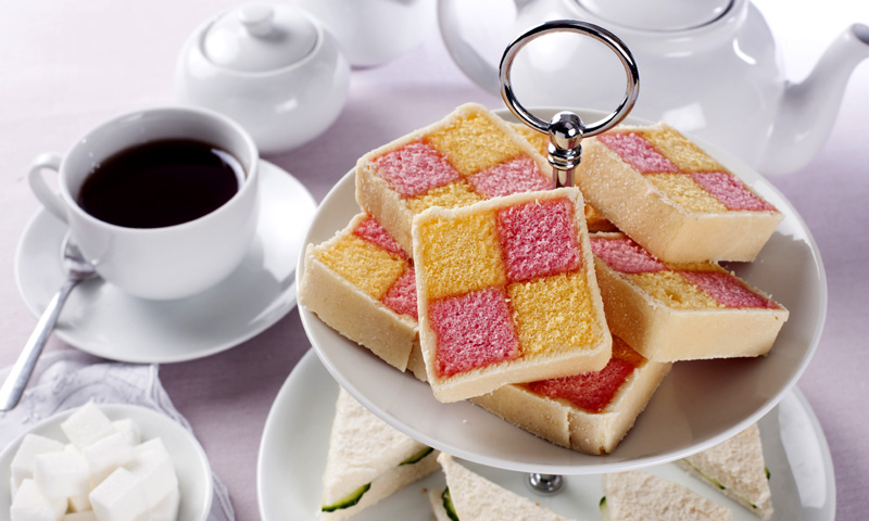 Pastel 'Battenberg': aprende a hacer el bizcocho que llenará de glamour tus meriendas