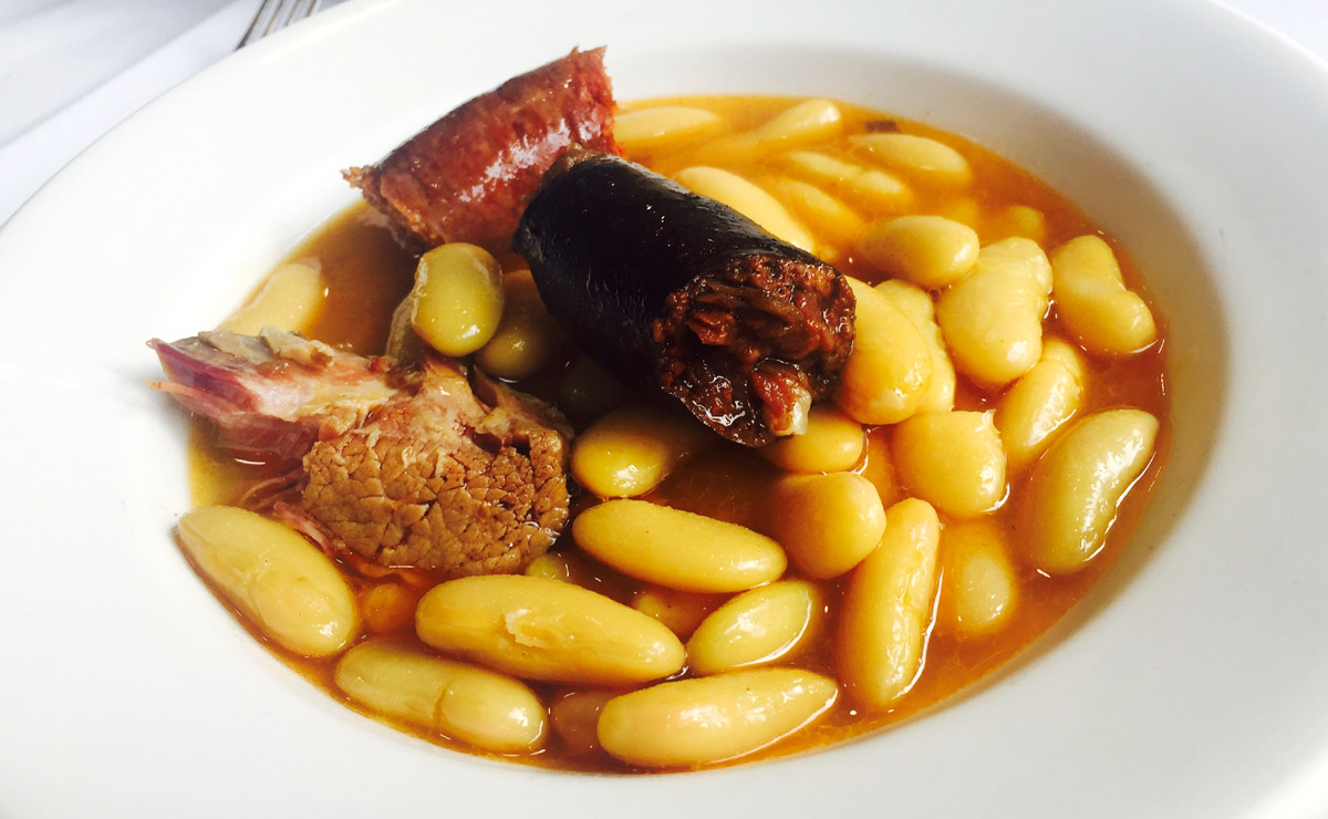 Cinco restaurantes para comer una rica fabada sin pisar Asturias