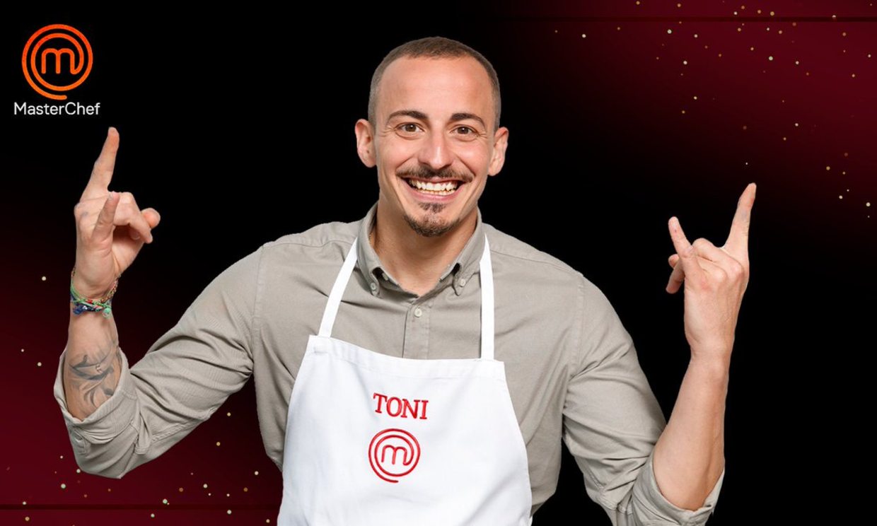  Toni, el jugador de póker profesional, undécimo expulsado de 'MasterChef 9'