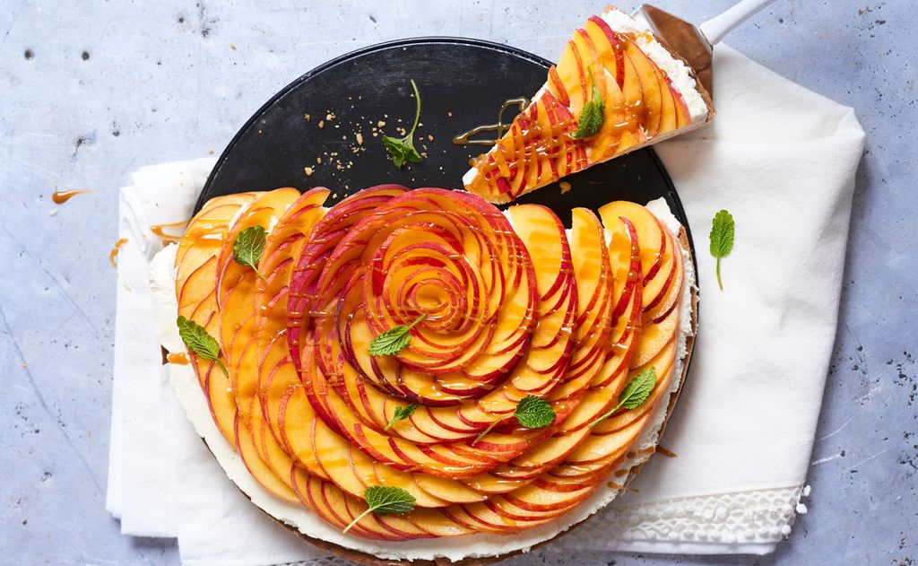 Tarta de melocotón y mascarpone (y otros postres ‘top’ con esta deliciosa fruta)