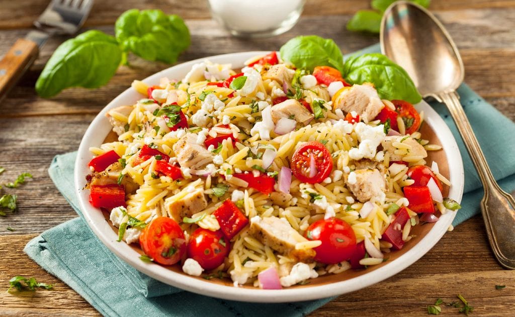 Ensaladas de pasta y pollo: un plato único perfecto para tus menús de verano