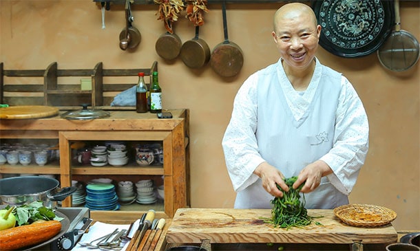 Jeong Kwan: ¿Por qué los grandes chefs admiran tanto la cocina de esta monja budista?