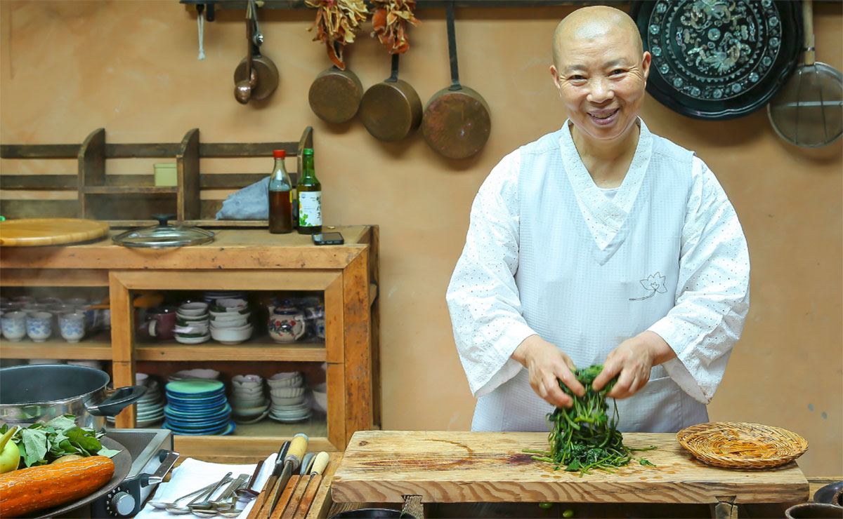 Jeong Kwan: ¿Por qué los grandes chefs admiran tanto la cocina de esta monja budista?