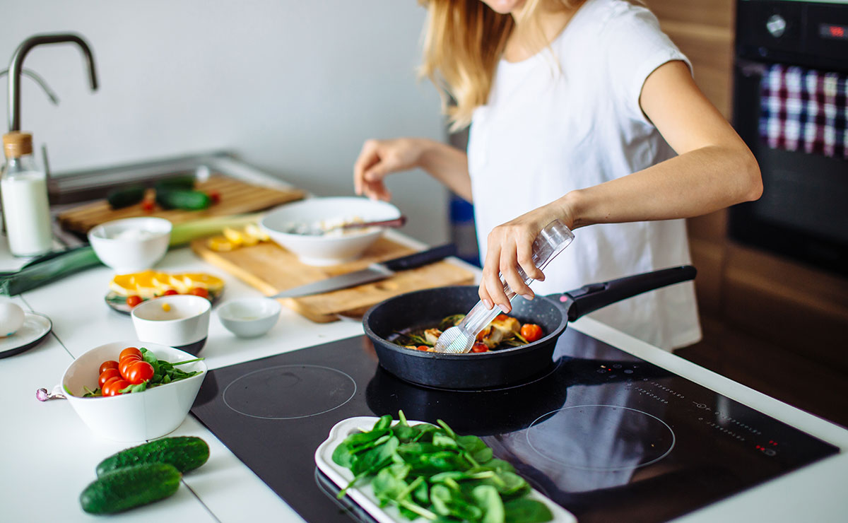 9 consejos de cocina para ahorrar en la factura de la luz 