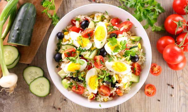 Ensaladas con huevo: 7 recetas tan fáciles como espectaculares