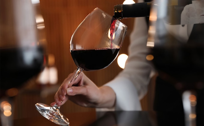 ¿Sabes por qué el vino está mejor cuanto más grande sea su botella?