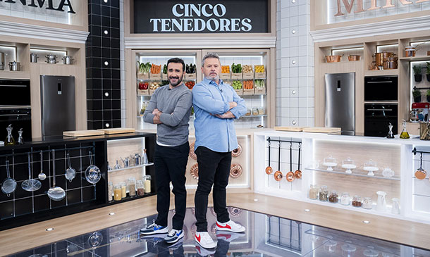 Miki Nadal y Juanma Castaño estrenan 'Cinco tenedores' su nuevo programa de cocina