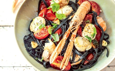 ¿Ganas de pasta? ¡Sorprende a los tuyos con estas recetas ‘in black’!