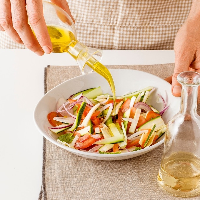 5 ideas exprés para aliñar y salsear tus ensaladas de verano