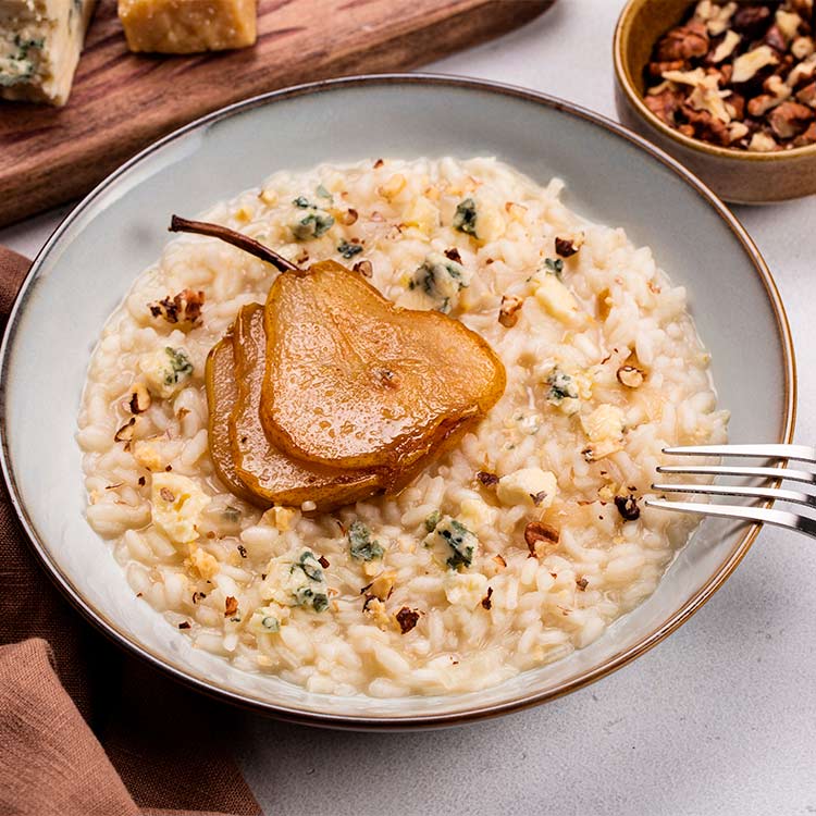 Risotto con queso La Peral, pera y frutos secos