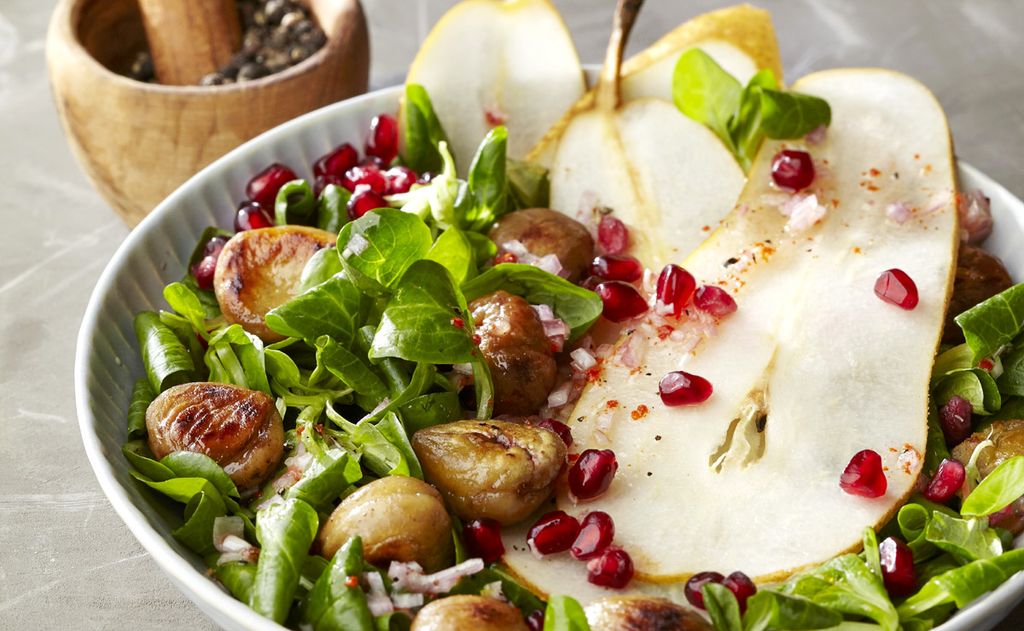 ¿Te cuesta tomar fruta en invierno? ¡Échala a tus ensaladas!