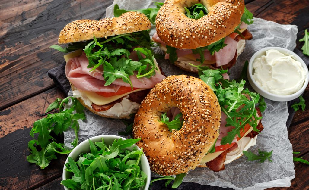 Este finde celebra el ‘Día del bagel’ y disfruta de un desayuno... ¡redondo!