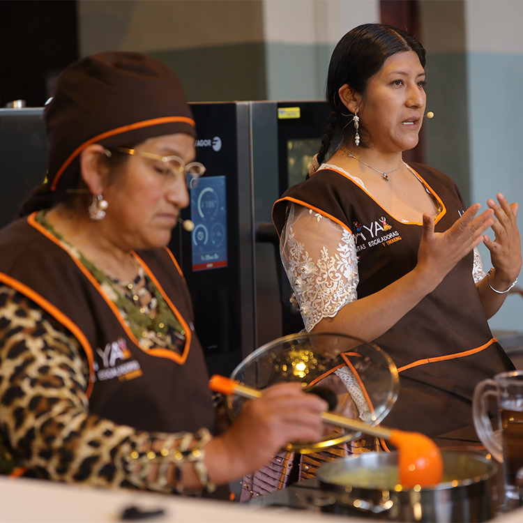 cholitas-cocinando